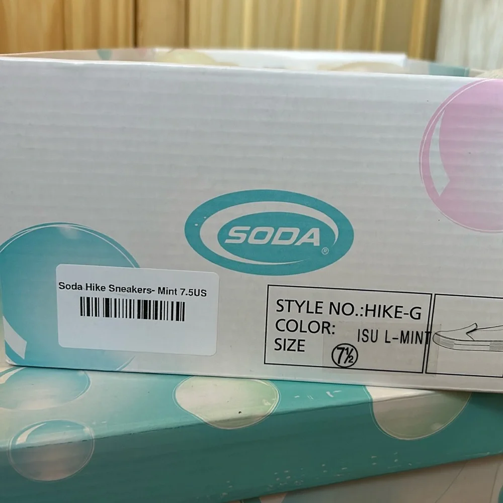 NEW Soda Mint Hike Sneakers Size 7.5